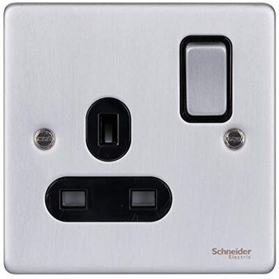 Schneider Electric Ultimat låg profil – enkelomkopplat eluttag, 13A, GU3510BBC, borstad krom med svart insats Schneider Electric Ultimat låg profil – enkelomkopplat eluttag, 13A, GU3510BBC, borstad krom med svart insats