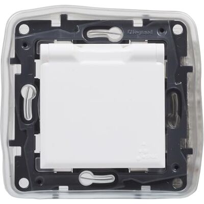 Legrand 398247-2P+T 16A IP44-uttag för infälld installation Niloé Step sortiment, vit färg Legrand 398247-2P+T 16A IP44-uttag för infälld installation Niloé Step sortiment, vit färg
