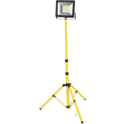 Brightium 5 m LED-projektor med stativ, 1 x 20 W kall, perfekt för utomhusbelysning och evenemang. Brightium 5 m LED-projektor med stativ, 1 x 20 W kall, perfekt för utomhusbelysning och evenemang.