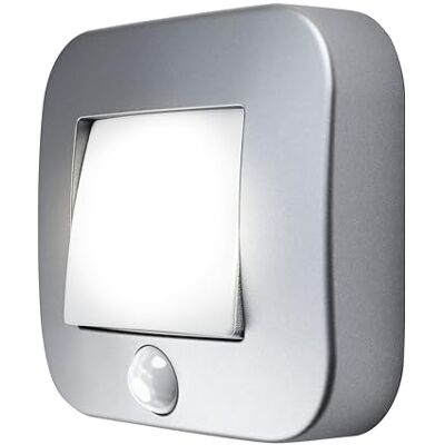 OSRAM NIGHTLUX Hall nattlampa, silver, IP54, rörelsesensor, batteridrivet, kallvitt ljus, 4000 K, idealisk för hallar och entréer OSRAM NIGHTLUX Hall nattlampa, silver, IP54, rörelsesensor, batteridrivet, kallvitt ljus, 4000 K, idealisk för hallar och entréer