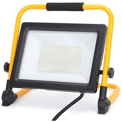 Blendend Bärbar LED-spotlight 100 W 8800lm 6500K IP65, perfekt för utomhusbelysning, evenemang och arbete i utrymmen utan el. Blendend Bärbar LED-spotlight 100 W 8800lm 6500K IP65, perfekt för utomhusbelysning, evenemang och arbete i utrymmen utan el.