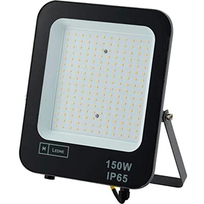 VoltShine 150 W LED-projektor, 4 000 K ljus, för utomhusbelysning och evenemang, väderbeständig, effektiv och hållbar. VoltShine 150 W LED-projektor, 4 000 K ljus, för utomhusbelysning och evenemang, väderbeständig, effektiv och hållbar.