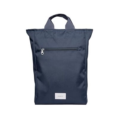 Sandqvist Ground Tote Ryggsäck 16”, 15 L, Marinblå, Datorryggsäck, 14-tums datorfack. Vattenavvisande och återvunna material. Unisex, dam och herr Sandqvist Ground Tote Ryggsäck 16”, 15 L, Marinblå, Datorryggsäck, 14-tums datorfack. Vattenavvisande och återvunna material. Unisex, dam och herr
