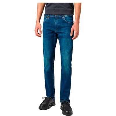 Wrangler Men's Greensboro Jeans, Azure Fade, 30/32 Wrangler Men's Greensboro Jeans, Azure Fade, 30/32