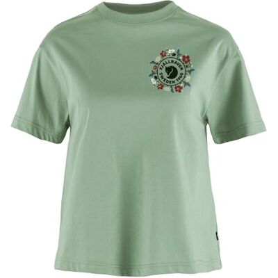 Fjällräven FJALLRAVEN 14600213-674 Fjällblomster logotyp T-shirt W T-shirt dam Misty Green Storlek S, Misty Green, S Fjällräven FJALLRAVEN 14600213-674 Fjällblomster logotyp T-shirt W T-shirt dam Misty Green Storlek S, Misty Green, S