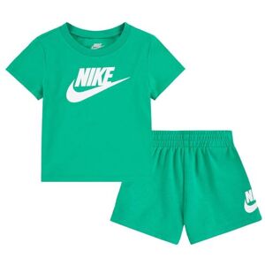 NIKE Komplett barn CLUB T-shirt och kort set 56L596, Grön, 9 mesi NIKE Komplett barn CLUB T-shirt och kort set 56L596, Grön, 9 mesi