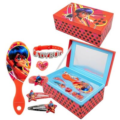Joytoy Miraculous smyckeskrin med tillbehör: 2 hårspännen, 1 ring, 1 fläthållare, 1 armband, 1 hårborste 18 x 11,5 x 7 cm Joytoy Miraculous smyckeskrin med tillbehör: 2 hårspännen, 1 ring, 1 fläthållare, 1 armband, 1 hårborste 18 x 11,5 x 7 cm