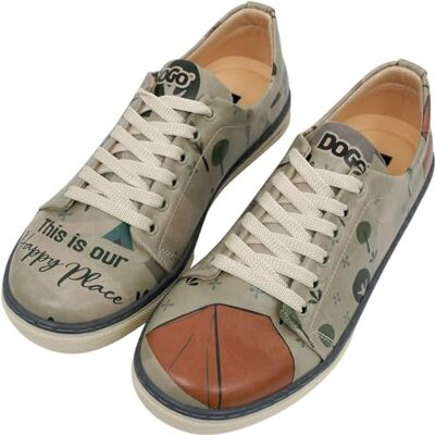 DOGO Dam veganskt läder beige sneakers detta är vår glada plats mönster, Material: Polyester, 41 EU DOGO Dam veganskt läder beige sneakers detta är vår glada plats mönster, Material: Polyester, 41 EU