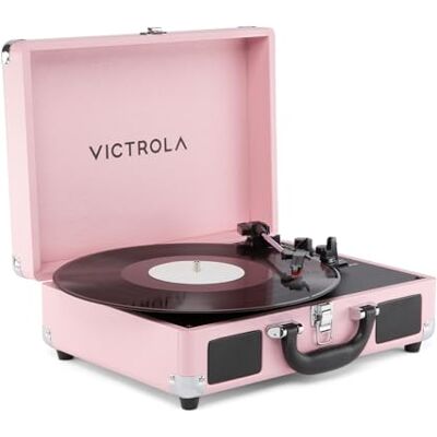Victrola Journey II (2025 års modell) Portabel Bluetooth-skivspelare med inbyggda stereohögtalare och förbättrad bas, 3-hastigheters skivtallrik, Bluetooth-ingång/-utgång, RCA- & hörlursutgångar, Rosa Victrola Journey II (2025 års modell) Portabel Bluetooth-skivspelare med inbyggda stereohögtalare och förbättrad bas, 3-hastigheters skivtallrik, Bluetooth-ingång/-utgång, RCA- & hörlursutgångar, Rosa