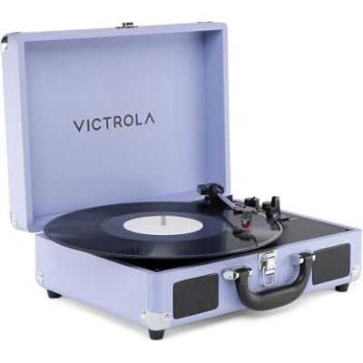 Victrola Journey II (2025 års Modell) Portabel Bluetooth-Skivspelare med Inbyggda Stereohögtalare, Förbättrad Bas, 3-Hastigheters Skivspelare, Bluetooth In/Ut, RCA- och Hörlursutgångar, Lavendel Victrola Journey II (2025 års Modell) Portabel Bluetooth-Skivspelare med Inbyggda Stereohögtalare, Förbättrad Bas, 3-Hastigheters Skivspelare, Bluetooth In/Ut, RCA- och Hörlursutgångar, Lavendel