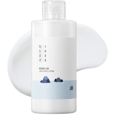 Round Lab 1025 Dokdo Lotion Lagrar fukt, trippel hyaluronsyra, emulsion, långvarig fuktförsörjning, lugnande lotion för känslig hud (6,76 fl.oz) Round Lab 1025 Dokdo Lotion Lagrar fukt, trippel hyaluronsyra, emulsion, långvarig fuktförsörjning, lugnande lotion för känslig hud (6,76 fl.oz)