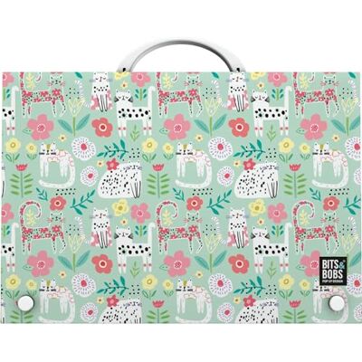 Grafoplás Skolväska med handtag och tryckförslutning Polypropylen Folio storlek 24,5 x 34,5 x 4 cm Design Bits & Bobs Pop Up Design Collection Katter Perfekt för dina extra skolor Grafoplás Skolväska med handtag och tryckförslutning Polypropylen Folio storlek 24,5 x 34,5 x 4 cm Design Bits & Bobs Pop Up Design Collection Katter Perfekt för dina extra skolor