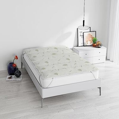Italian Bed Linen ALOE quiltad topp med elastiska band, enkel 80 x 195 cm Italian Bed Linen ALOE quiltad topp med elastiska band, enkel 80 x 195 cm