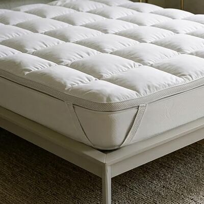Italian Bed Linen Topper med FANCY elastiska band, vit, fyrkant och halv 120 x 195 cm Italian Bed Linen Topper med FANCY elastiska band, vit, fyrkant och halv 120 x 195 cm