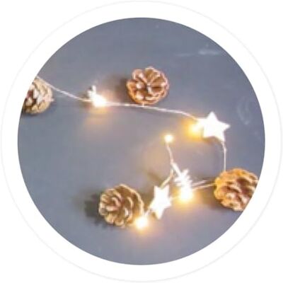 Levitantes 1 m batteridriven LED-girlang med dekorativa stjärnor, kottar och träd, perfekt för att dekorera fester och julskapelser. Levitantes 1 m batteridriven LED-girlang med dekorativa stjärnor, kottar och träd, perfekt för att dekorera fester och julskapelser.
