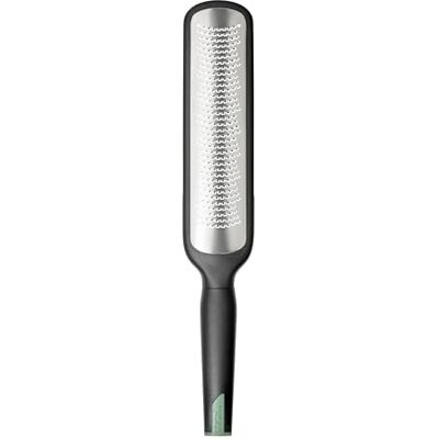 RICHARDSON SHEFFIELD Richardson fint rivjärn med integrerade skåra – laserskuret 18–10 blad av rostfritt stål med satinyta, fint gjutjärn med ergonomiskt plasthandtag, diskmaskinssäker RICHARDSON SHEFFIELD Richardson fint rivjärn med integrerade skåra – laserskuret 18–10 blad av rostfritt stål med satinyta, fint gjutjärn med ergonomiskt plasthandtag, diskmaskinssäker