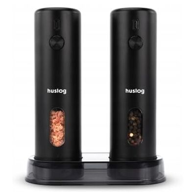 huslog Elektrisk salt- och pepparkvarn, set med 2, USB-C-uppladdningsbar med LED, stativ och rengöringsborste – Kryddkvarn för salt, peppar, chili, örter (110 ml) huslog Elektrisk salt- och pepparkvarn, set med 2, USB-C-uppladdningsbar med LED, stativ och rengöringsborste – Kryddkvarn för salt, peppar, chili, örter (110 ml)
