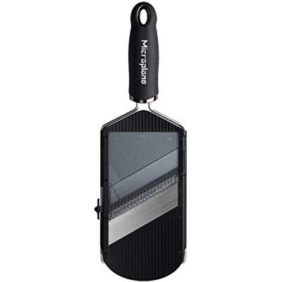 Microplane Justerbar hyvel & Julienne bladinsats med vassa blad av rostfritt stål i svart inkl. resthållare Microplane Justerbar hyvel & Julienne bladinsats med vassa blad av rostfritt stål i svart inkl. resthållare