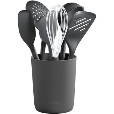 Zyliss E980244 7-delars köksredskapsset, hållbart vetehalm/silikon/rostfritt stål, inkluderar slev, svarvare, spatel, sked, visp, hålslev och hållare, Beluga grå, 5 års garanti Zyliss E980244 7-delars köksredskapsset, hållbart vetehalm/silikon/rostfritt stål, inkluderar slev, svarvare, spatel, sked, visp, hålslev och hållare, Beluga grå, 5 års garanti