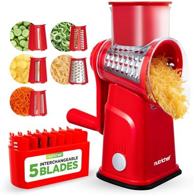 Nutrichef 3-i-1 Osttillverkare & Rivare Stark Sugbase, Rotationshandtag med Säkerhetslås Inkluderar Handvev & 3 Trumblad för 3 Texturer, Fin, Medium & Strimlor Röd Nutrichef 3-i-1 Osttillverkare & Rivare Stark Sugbase, Rotationshandtag med Säkerhetslås Inkluderar Handvev & 3 Trumblad för 3 Texturer, Fin, Medium & Strimlor Röd