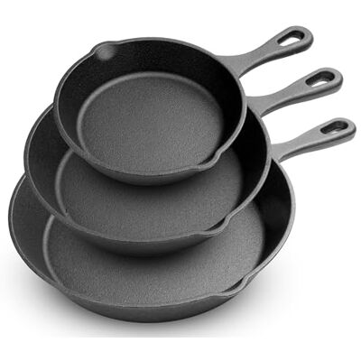 NutriChef Förstekt Gjutjärn Stekpannor – 3-delat Kokkärl Set med Non-Stick Beläggning och Hällkant – Inklusive Skrapa – För Elektriska Spisar, Induktion, Gas, Keramik NutriChef Förstekt Gjutjärn Stekpannor – 3-delat Kokkärl Set med Non-Stick Beläggning och Hällkant – Inklusive Skrapa – För Elektriska Spisar, Induktion, Gas, Keramik
