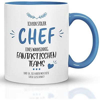 Kaffeebecher24 Kaffemugg 24 – kopp med slogan stolt chef för ett vansinnigt fantastiskt team – diskmaskinssäker – rolig kock – present till chef – rolig kopp – ljusblå Kaffeebecher24 Kaffemugg 24 – kopp med slogan stolt chef för ett vansinnigt fantastiskt team – diskmaskinssäker – rolig kock – present till chef – rolig kopp – ljusblå