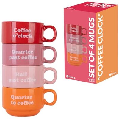 FISURA – set med originella koppar kaffeklockor. Vita muggar med roliga ordspråk. Original koppar med budskap som present. Set med 4 humoristiska keramikkoppar FISURA – set med originella koppar kaffeklockor. Vita muggar med roliga ordspråk. Original koppar med budskap som present. Set med 4 humoristiska keramikkoppar