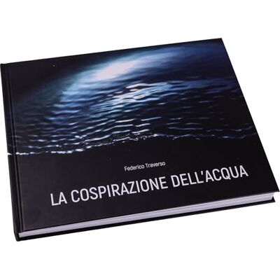 CRESSI The water Conspiracy fotobok – fotobok med underverk över och under havet, blå/vit, 200 sidor, unisex CRESSI The water Conspiracy fotobok – fotobok med underverk över och under havet, blå/vit, 200 sidor, unisex