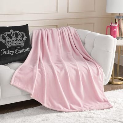 Juicy Couture solid plysch 127 cm x 178 cm prydnadsfilt, rosa marshmallow mjuk, mysig och designad för enkel glam Juicy Couture solid plysch 127 cm x 178 cm prydnadsfilt, rosa marshmallow mjuk, mysig och designad för enkel glam
