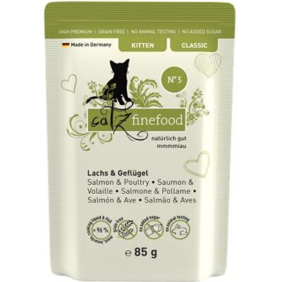 Catz finefood Kitten nr. 5 lax och fjäderfä kattmat våt – finkost kattunge våtfoder för unga katter utan spannmål och socker med hög kötthalt (16 x 85 g påse) Catz finefood Kitten nr. 5 lax och fjäderfä kattmat våt – finkost kattunge våtfoder för unga katter utan spannmål och socker med hög kötthalt (16 x 85 g påse)