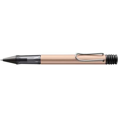 Lamy 1235655 AL-star 250 kulspetspenna i aluminium kulspetspenna i kosmisk färg med transparent grepp och krompläterad metallklämma – med stor påfyllning – linjebredd M Lamy 1235655 AL-star 250 kulspetspenna i aluminium kulspetspenna i kosmisk färg med transparent grepp och krompläterad metallklämma – med stor påfyllning – linjebredd M