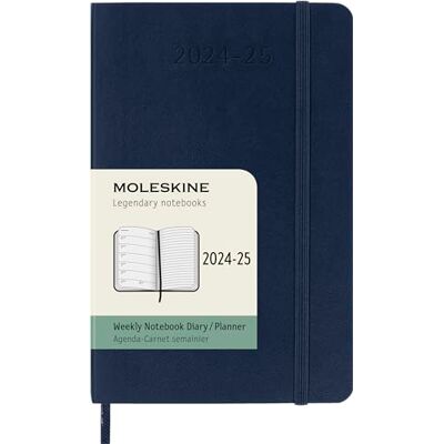 Moleskine Veckoplanerare 2024-2025, veckoplanerare 18 månader 2025, med utrymme för anteckningar, med mjukt skydd och elastisk stängning, fickstorlek 9 x 14 cm, färg safirblå Moleskine Veckoplanerare 2024-2025, veckoplanerare 18 månader 2025, med utrymme för anteckningar, med mjukt skydd och elastisk stängning, fickstorlek 9 x 14 cm, färg safirblå