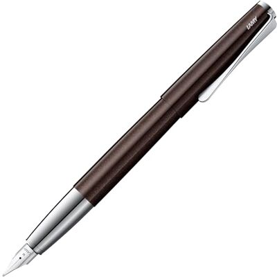 Lamy Studio Premium reservoarpenna 069 i rostfritt st??l i gl??nsande lackfinish och polerad st??lfj??der, fj??derstyrka M, propellerformad kl??mma, inkl. bl??ckpatron T 10 bl?? Lamy Studio Premium reservoarpenna 069 i rostfritt st??l i gl??nsande lackfinish och polerad st??lfj??der, fj??derstyrka M, propellerformad kl??mma, inkl. bl??ckpatron T 10 bl??