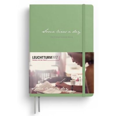 LEUCHTTURM1917 363840 Vissa linjer om dagen, 5 års minnesbok medium (A5), salvia LEUCHTTURM1917 363840 Vissa linjer om dagen, 5 års minnesbok medium (A5), salvia