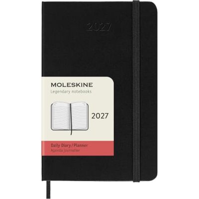 Moleskine 2027 Daily Agenda, 12 månaders dagbok med hårt omslag och elastisk stängning, fickstorlek 9 x 14 cm, färg svart Moleskine 2027 Daily Agenda, 12 månaders dagbok med hårt omslag och elastisk stängning, fickstorlek 9 x 14 cm, färg svart