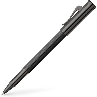 Graf von Faber-Castell Graf av Faber Castell rolleroller från Guilloche Black kollektionen, ädelharts, gulhålat, i färgen svart, mått: Längd 135 mm x D: 13 mm, 145269 Graf von Faber-Castell Graf av Faber Castell rolleroller från Guilloche Black kollektionen, ädelharts, gulhålat, i färgen svart, mått: Längd 135 mm x D: 13 mm, 145269