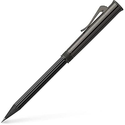 Graf von Faber-Castell Grev av Faber-Castell den perfekta blyertspennan Magnum Black Edition, med titanbeläggning 4B påfyllning, inklusive pennvässare och suddgummi i locket, 118531 Graf von Faber-Castell Grev av Faber-Castell den perfekta blyertspennan Magnum Black Edition, med titanbeläggning 4B påfyllning, inklusive pennvässare och suddgummi i locket, 118531