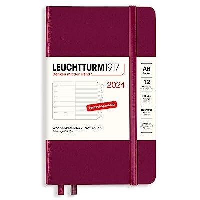 LEUCHTTURM1917 367736 veckokalender och anteckningsbok ficka (A6) 2024, med extra häfte för adresser och årsdagar, portröd, tyska, 12 månader LEUCHTTURM1917 367736 veckokalender och anteckningsbok ficka (A6) 2024, med extra häfte för adresser och årsdagar, portröd, tyska, 12 månader