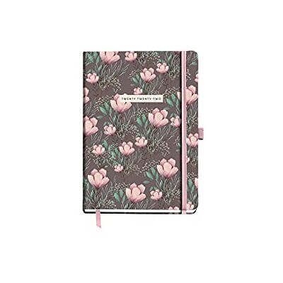 Miquelrius Årlig agenda 2022 Natura Veckan Horisontell vy Storlek Plus 155 x 213 mm (ca A5) Matt styvt skydd Lilac Forest Svenska (MR22563) Miquelrius Årlig agenda 2022 Natura Veckan Horisontell vy Storlek Plus 155 x 213 mm (ca A5) Matt styvt skydd Lilac Forest Svenska (MR22563)