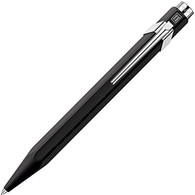 Caran d'Ache kulspetspenna 849 Popline med fodral svart lackerad linjetjocklek: M, teckenfärg: svart, längd: 12,5 cm, 0846.509 Caran d'Ache kulspetspenna 849 Popline med fodral svart lackerad linjetjocklek: M, teckenfärg: svart, längd: 12,5 cm, 0846.509