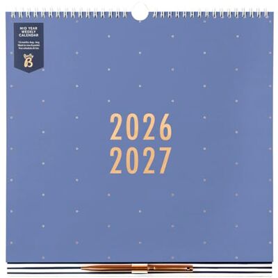 Busy B Väggkalender Akademisk kalender i mitten av året — Aug '26 – Aug '27 – Veckovis familjekalender för 5 medlemmar – blå – penna, måltidsplaner, inköpslistor, klistermärken och förvaringsficka Busy B Väggkalender Akademisk kalender i mitten av året — Aug '26 – Aug '27 – Veckovis familjekalender för 5 medlemmar – blå – penna, måltidsplaner, inköpslistor, klistermärken och förvaringsficka