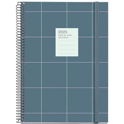 Miquelrius Agenda 2025, årlig dagbok 155 x 213 mm, veckovisningskalender, fodrad kartongomslag, spiral, elastisk gummiförslutning, 80 g/m² papper, katalanska, engelska och portugisiska, linjer Miquelrius Agenda 2025, årlig dagbok 155 x 213 mm, veckovisningskalender, fodrad kartongomslag, spiral, elastisk gummiförslutning, 80 g/m² papper, katalanska, engelska och portugisiska, linjer