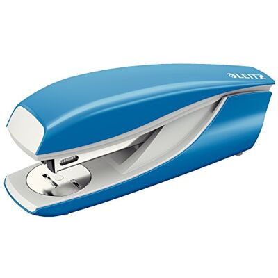 Leitz häftapparat av metall, för 30 ark, inkl. häftklammer, ergonomisk design, blå, NeXXt-serien, 55020030 Leitz häftapparat av metall, för 30 ark, inkl. häftklammer, ergonomisk design, blå, NeXXt-serien, 55020030