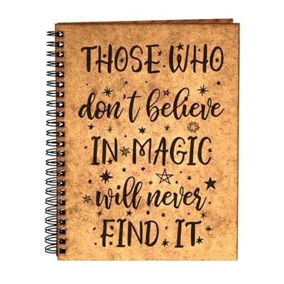 Lemn in Dar Agenda A5 personalizata din lemn "Cei care nu cred in magie Lemn in Dar Agenda A5 personalizata din lemn "Cei care nu cred in magie