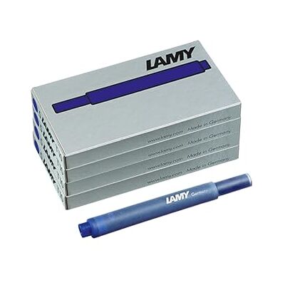 Lamy T10 Set med 4 bläckpatroner med stort bläcklager – lämplig för alla -patronmodeller – innehåll 1,25 ml per patron – 5 stycken per förpackning – bläckfärg blå Lamy T10 Set med 4 bläckpatroner med stort bläcklager – lämplig för alla -patronmodeller – innehåll 1,25 ml per patron – 5 stycken per förpackning – bläckfärg blå
