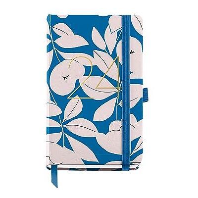 Miquelrius Årlig agenda 2024, Dag sida, Passport storlek 90 x 140 mm, Hårt lock, sydd bindning, Gummiförslutning, Spanska, Engelska och portugisiska, Blommande blå med stämpling guld Miquelrius Årlig agenda 2024, Dag sida, Passport storlek 90 x 140 mm, Hårt lock, sydd bindning, Gummiförslutning, Spanska, Engelska och portugisiska, Blommande blå med stämpling guld