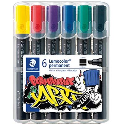 STAEDTLER permanent Marker Lumocolor, Keilspitze, Linienbreite 2 oder 5 mm, lichtbeständig, schnelltrocknend, geruchsarm, lange Lebensdauer, 4 Permanent Marker in aufstellbarer Box, 350 WP6-1 STAEDTLER permanent Marker Lumocolor, Keilspitze, Linienbreite 2 oder 5 mm, lichtbeständig, schnelltrocknend, geruchsarm, lange Lebensdauer, 4 Permanent Marker in aufstellbarer Box, 350 WP6-1