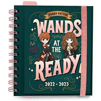 Grupo Erik Agenda 2022 2023 Harry Potter Skolagenda 2022 2023 dag för sida från augusti 2022 till juni 2023 │Tillbaka till skolmaterial Harry Potter Agenda 2022 2023 Officiell licens Grupo Erik Agenda 2022 2023 Harry Potter Skolagenda 2022 2023 dag för sida från augusti 2022 till juni 2023 │Tillbaka till skolmaterial Harry Potter Agenda 2022 2023 Officiell licens