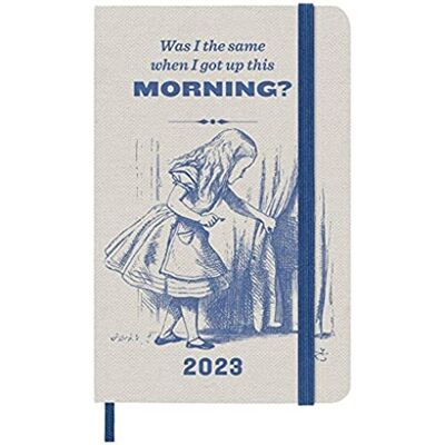 Moleskine Wochenplaner 2023, 12-monatiger Kalender, Limitierte Edition Alice im Wunderland, Wochenplaner mit Hardcover und Elastikverschluss, Taschenformat 9 x 14 cm, Farbe Blau Moleskine Wochenplaner 2023, 12-monatiger Kalender, Limitierte Edition Alice im Wunderland, Wochenplaner mit Hardcover und Elastikverschluss, Taschenformat 9 x 14 cm, Farbe Blau
