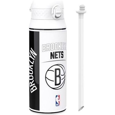 Ion8 NBA Brooklyn Nets Sport Vattenflaska Med Avtagbart Sugrör, 750ml/24oz, Läckagesäker Vakuumisolerad Dricksflaska, Lätt Att Öppna, Säker Låsning, Diskmaskinssäker, Flipplock, Metallflaska Ion8 NBA Brooklyn Nets Sport Vattenflaska Med Avtagbart Sugrör, 750ml/24oz, Läckagesäker Vakuumisolerad Dricksflaska, Lätt Att Öppna, Säker Låsning, Diskmaskinssäker, Flipplock, Metallflaska